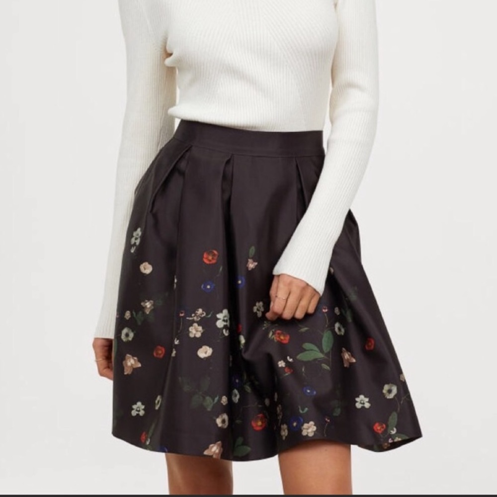H&M Satin Circle Skirt in Black with Floral Print, Size 6